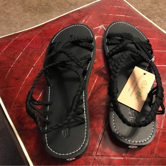 NWT Everelex Hand Woven Sandles - Picture 3 of 9
